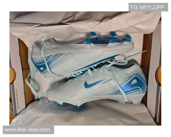探索Nike顶级足球鞋的卓越性能与设计理念助你在赛场上大放异彩